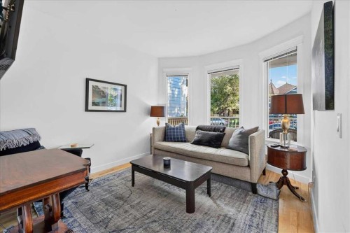 530 19 Avenue Sw, Calgary, AB - Indoor Photo Showing Living Room