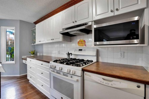 11 Mckenzie Lake View Se, Calgary, AB - Indoor Photo Showing Kitchen