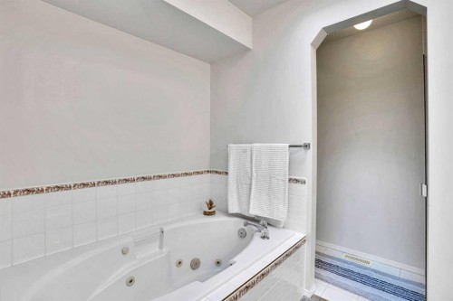 11 Mckenzie Lake View Se, Calgary, AB - Indoor Photo Showing Bathroom
