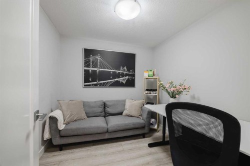 315-100 Auburn Meadows Manor Se, Calgary, AB - Indoor Photo Showing Living Room
