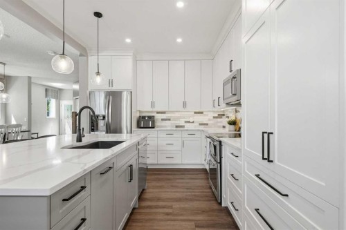 379 Cimarron Boulevard, Okotoks, AB - Indoor Photo Showing Kitchen With Upgraded Kitchen