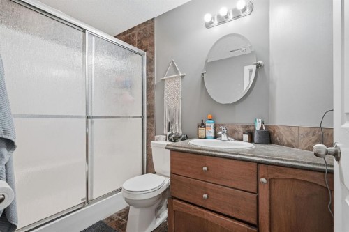 379 Cimarron Boulevard, Okotoks, AB - Indoor Photo Showing Bathroom