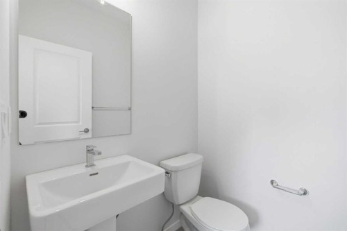 131 Royston Way Nw, Calgary, AB - Indoor Photo Showing Bathroom