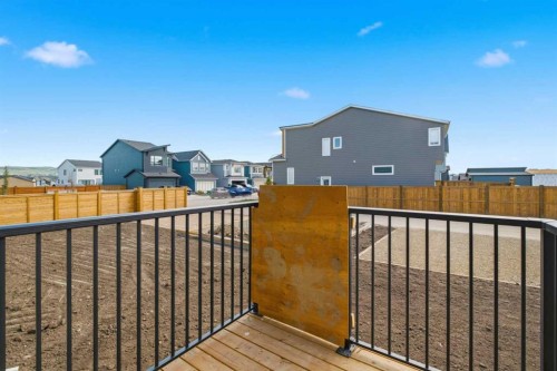 131 Royston Way Nw, Calgary, AB - Outdoor
