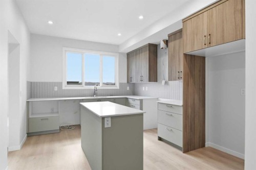 131 Royston Way Nw, Calgary, AB - Indoor Photo Showing Kitchen