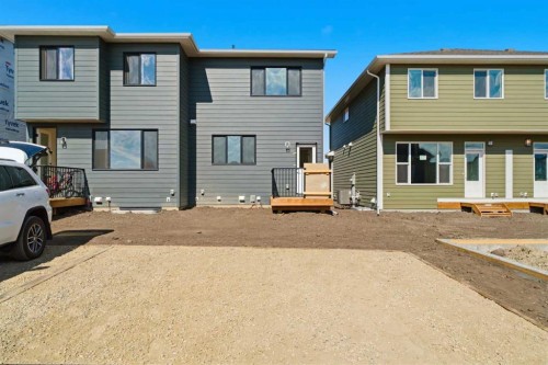 131 Royston Way Nw, Calgary, AB - Outdoor