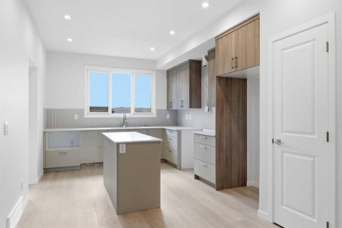 131 Royston Way Nw, Calgary, AB - Indoor Photo Showing Kitchen