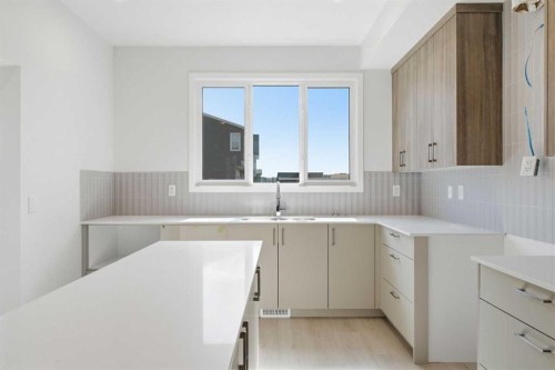 131 Royston Way Nw, Calgary, AB - Indoor Photo Showing Kitchen