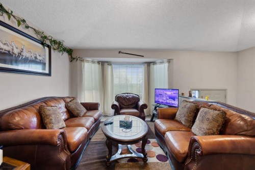 3722 Catalina Boulevard, Calgary, AB - Indoor Photo Showing Living Room