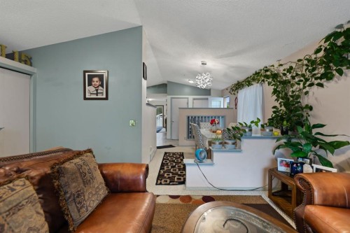 3722 Catalina Boulevard, Calgary, AB - Indoor