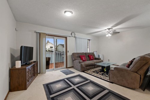 3722 Catalina Boulevard, Calgary, AB - Indoor Photo Showing Living Room
