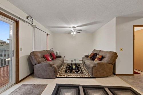 3722 Catalina Boulevard, Calgary, AB - Indoor Photo Showing Living Room