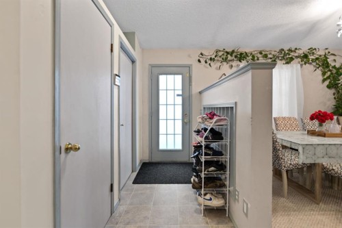 3722 Catalina Boulevard, Calgary, AB - Indoor Photo Showing Other Room