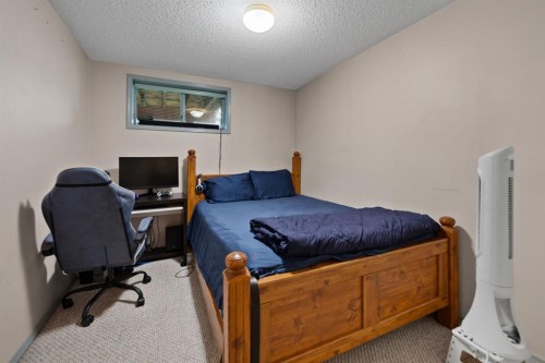 3722 Catalina Boulevard, Calgary, AB - Indoor Photo Showing Bedroom