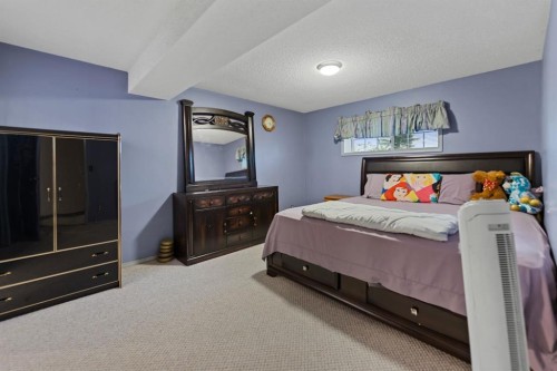 3722 Catalina Boulevard, Calgary, AB - Indoor Photo Showing Bedroom