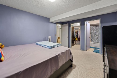 3722 Catalina Boulevard, Calgary, AB - Indoor Photo Showing Bedroom