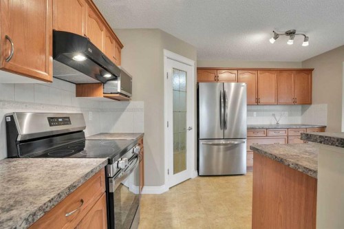 249 Springmere Way, Chestermere, AB - Indoor Photo Showing Kitchen