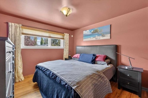 7536 Fleetwood Drive Se, Calgary, AB - Indoor Photo Showing Bedroom