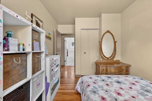 7536 Fleetwood Drive Se, Calgary, AB - Indoor Photo Showing Bedroom