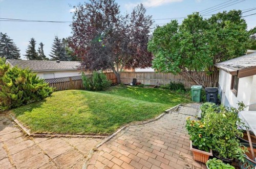 7536 Fleetwood Drive Se, Calgary, AB - Outdoor