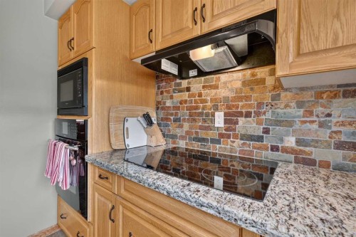7536 Fleetwood Drive Se, Calgary, AB - Indoor Photo Showing Kitchen