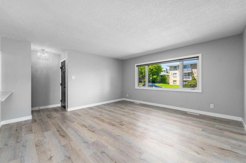 727 67 Avenue Sw, Calgary, AB - Indoor Photo Showing Other Room