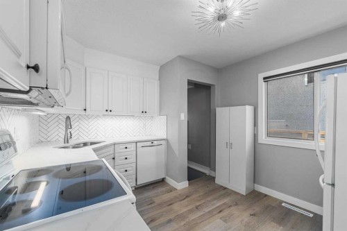 727 67 Avenue Sw, Calgary, AB - Indoor Photo Showing Kitchen With Double Sink