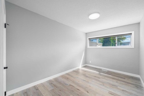 727 67 Avenue Sw, Calgary, AB - Indoor Photo Showing Other Room