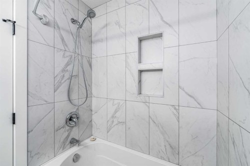 727 67 Avenue Sw, Calgary, AB - Indoor Photo Showing Bathroom