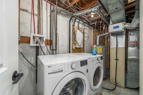 727 67 Avenue Sw, Calgary, AB - Indoor Photo Showing Laundry Room