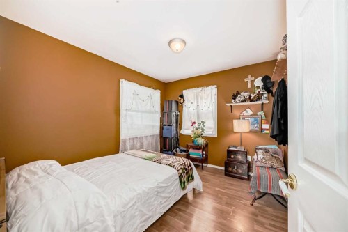 1834 42 Street Se, Calgary, AB - Indoor Photo Showing Bedroom