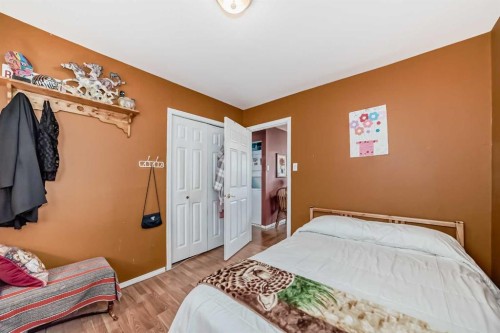 1834 42 Street Se, Calgary, AB - Indoor Photo Showing Bedroom