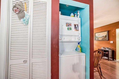 1834 42 Street Se, Calgary, AB - Indoor Photo Showing Laundry Room