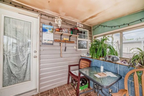1834 42 Street Se, Calgary, AB - Indoor Photo Showing Other Room