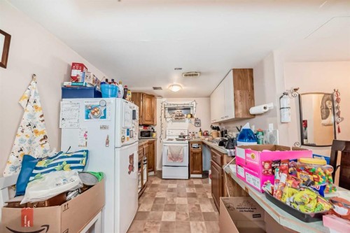 1834 42 Street Se, Calgary, AB - Indoor