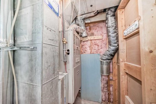 1834 42 Street Se, Calgary, AB - Indoor Photo Showing Other Room