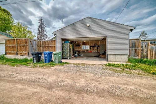 1834 42 Street Se, Calgary, AB - Outdoor