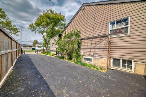 1834 42 Street Se, Calgary, AB - Outdoor