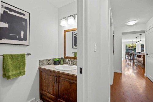 138 Scimitar Bay Nw, Calgary, AB - Indoor Photo Showing Bathroom