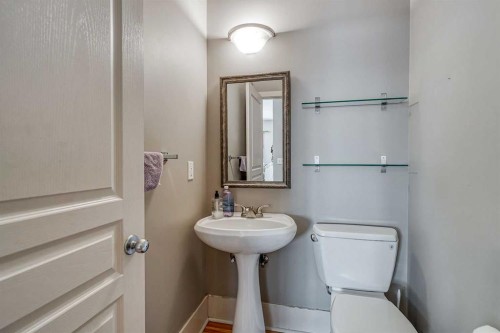 177 Cougartown Circle Sw, Calgary, AB - Indoor Photo Showing Bathroom