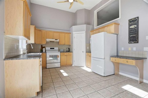 62 Country Hills Cove Nw, Calgary, AB - Indoor Photo Showing Kitchen