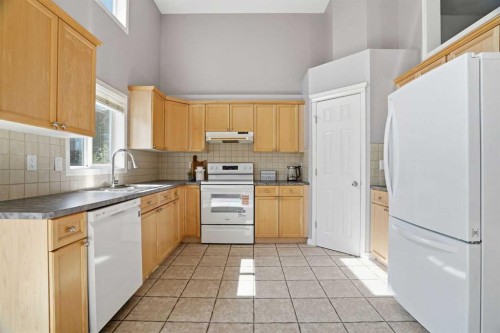 62 Country Hills Cove Nw, Calgary, AB - Indoor Photo Showing Kitchen