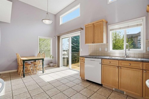 62 Country Hills Cove Nw, Calgary, AB - Indoor Photo Showing Kitchen