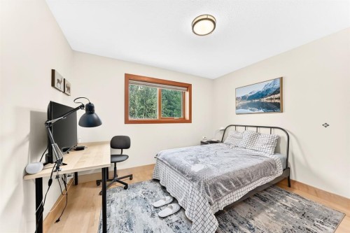 1009 15 Street, Canmore, AB - Indoor Photo Showing Bedroom
