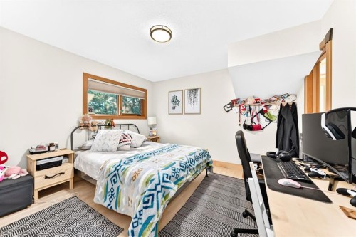 1009 15 Street, Canmore, AB - Indoor Photo Showing Bedroom