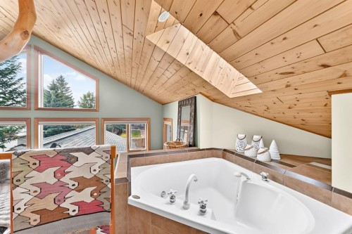 1009 15 Street, Canmore, AB - Indoor Photo Showing Bathroom