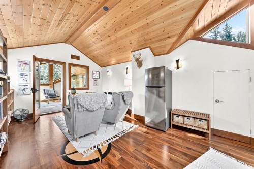 1009 15 Street, Canmore, AB - Indoor Photo Showing Other Room