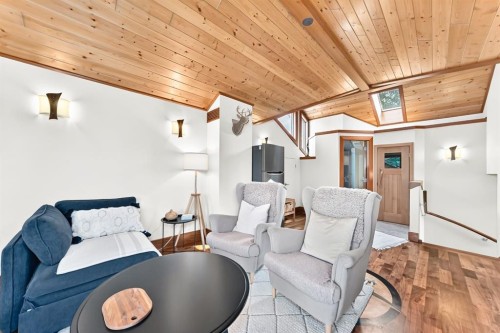 1009 15 Street, Canmore, AB - Indoor