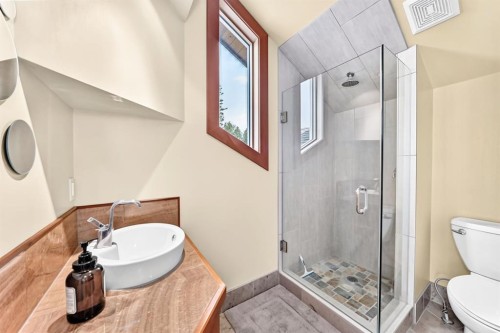 1009 15 Street, Canmore, AB - Indoor Photo Showing Bathroom