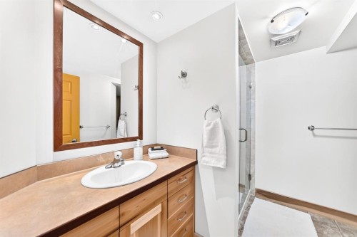 1009 15 Street, Canmore, AB - Indoor Photo Showing Bathroom